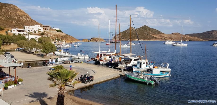 Grikos village: This lovely fishing village, facing the small island of Tragonissi, a natural windbreaker to a safe, sandy beach.
