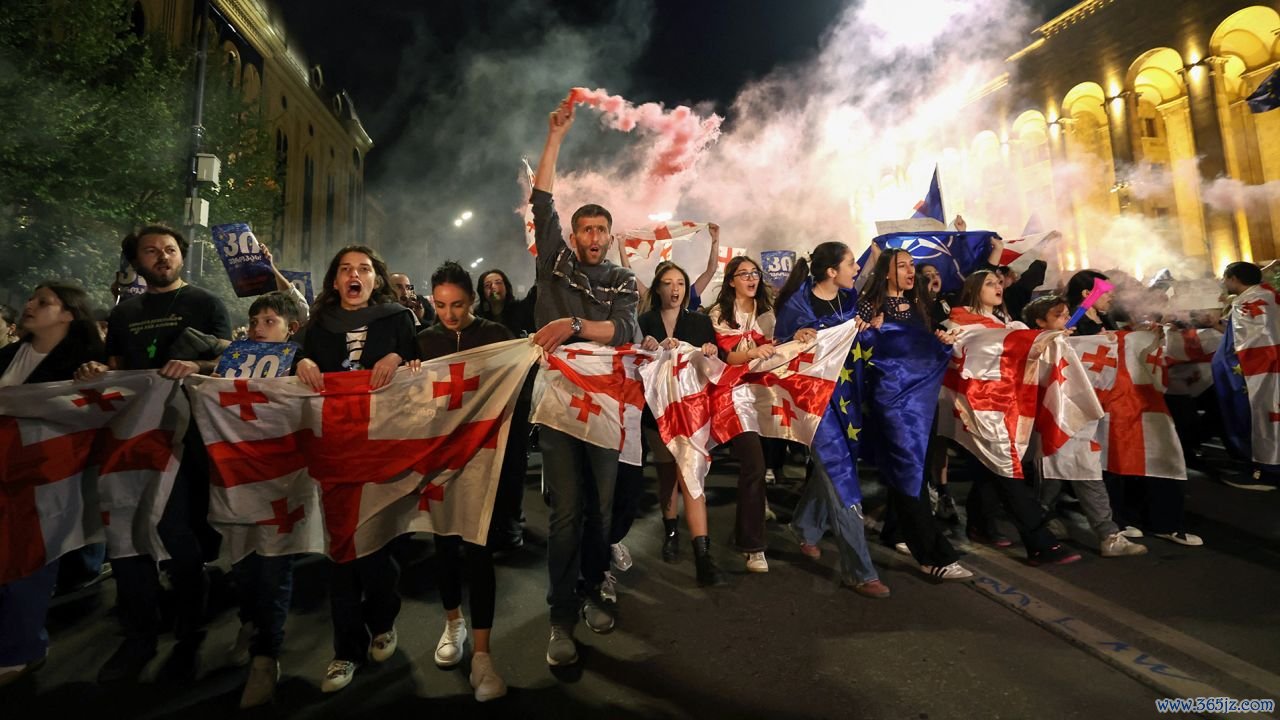CORRECTION / Protestors hold Georgian and European flags as they gather outside the parliament during a demonstration against a draft bill on "foreign influence" in Tbilisi on April 21, 2024. Georgia has been rocked by street protests since April 15, 2024 against the ruling Georgian Dream party's plan to a "foreign influence" law resembling Russian legislation used to silence dissent. The initiative has sparked outrage in Georgia and concern in the West, with Brussels warning it would undermine the country's long-standing bid for EU membership. (Photo by Giorgi ARJEVANIDZE / AFP) / "The erroneous mention[s] appearing in the metadata of this photo by Giorgi ARJEVANIDZE has been modified in AFP systems in the following manner:  [April 21, 2024] instead of [April 20, 2024]. Please immediately remove the erroneous mention[s] from all your online services and delete it (them) from your servers. If you have been authorized by AFP to distribute it (them) to third parties, please ensure that the same actions are carried out by them. Failure to promptly comply with these instructions will entail liability on your part for any continued or post notification usage. Therefore we thank you very much for all your attention and prompt action. We are sorry for the inconvenience this notification may cause and remain at your disposal for any further information you may require." (Photo by GIORGI ARJEVANIDZE/AFP via Getty Images)